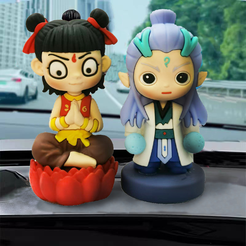 哪吒敖丙汽车书桌今天玄关摆件礼品汽车摆件内饰洗地毯公仔虾仁