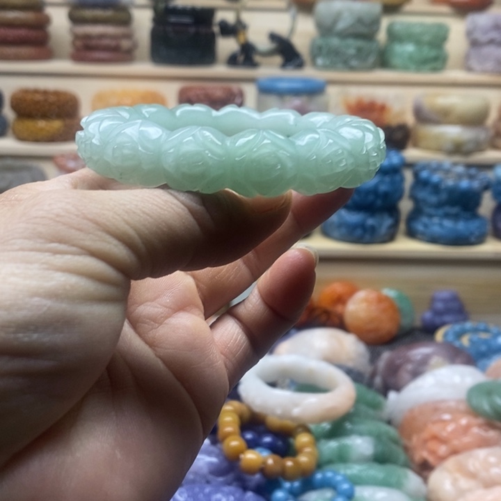 未镶嵌手镯石英质玉