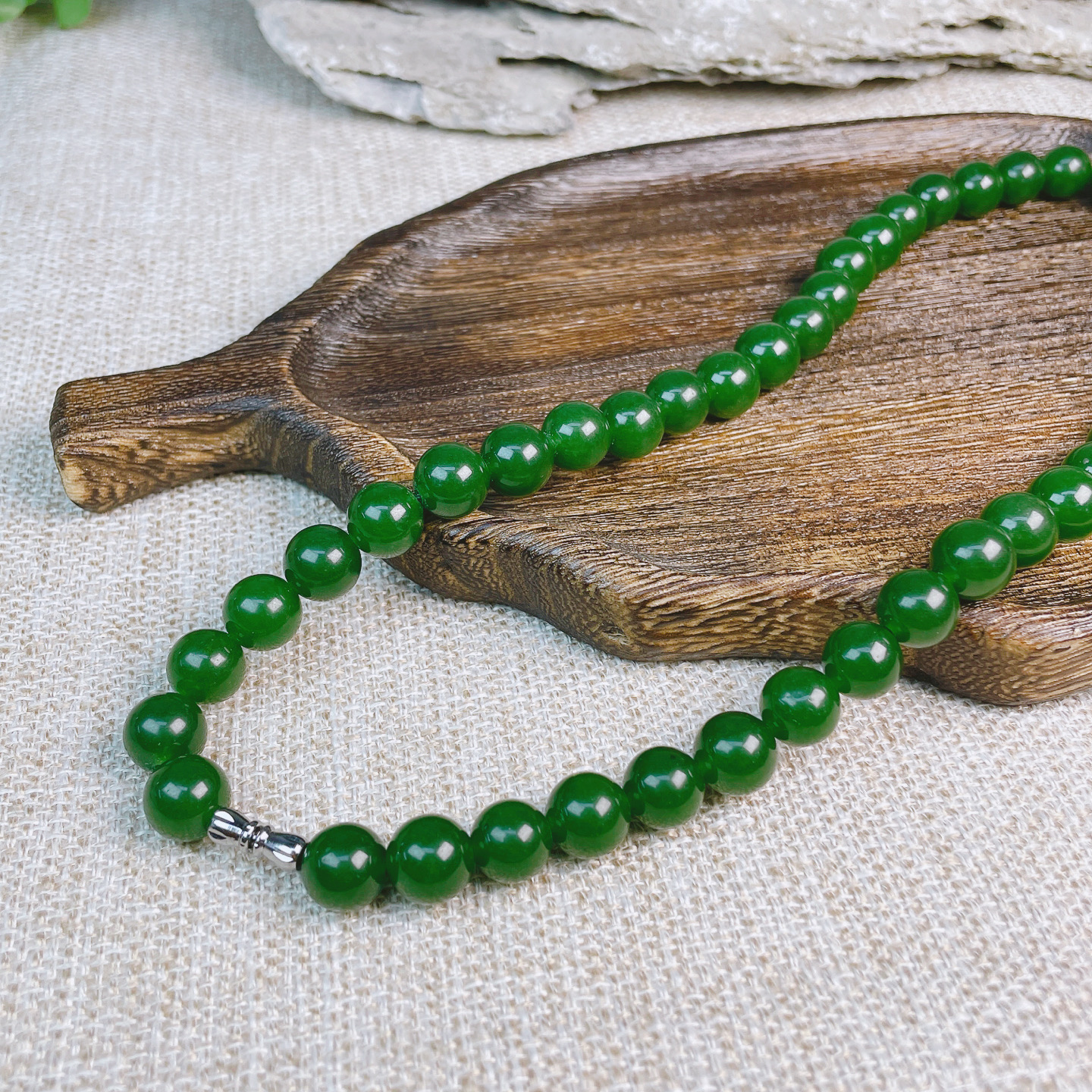 新疆天然菠菜绿项链 妈妈链（49颗）正圆卡10 200斤以下可以佩戴