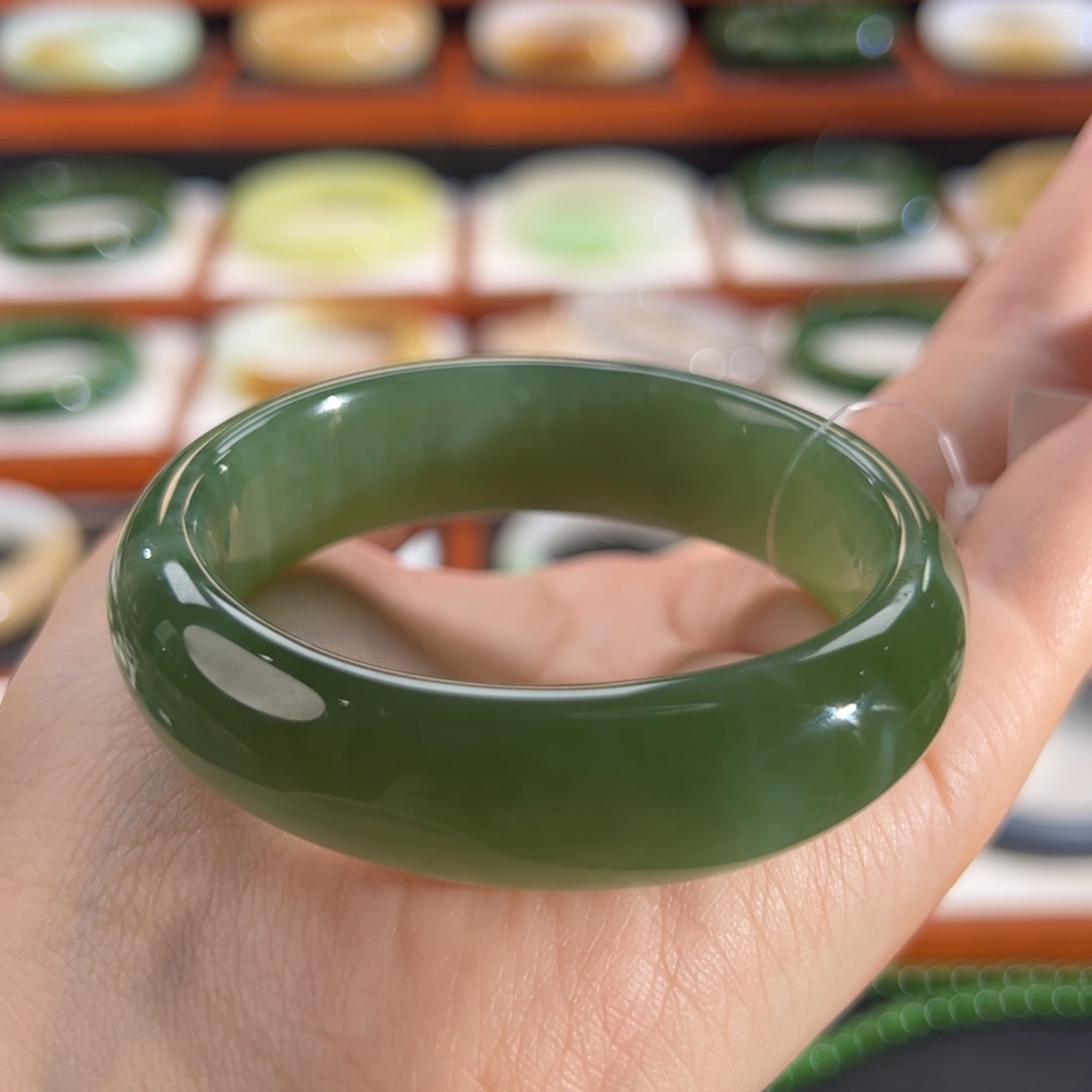 和田玉（碧玉）手镯未镶嵌