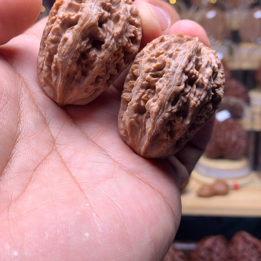 银***舰文玩核桃把件东北楸子文玩核桃