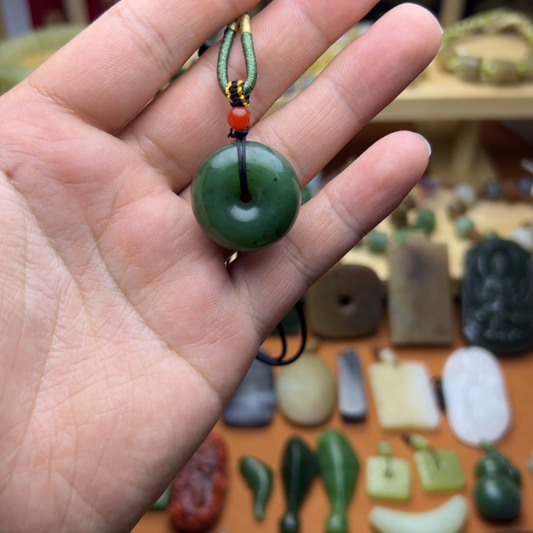 颈饰未镶嵌和田玉