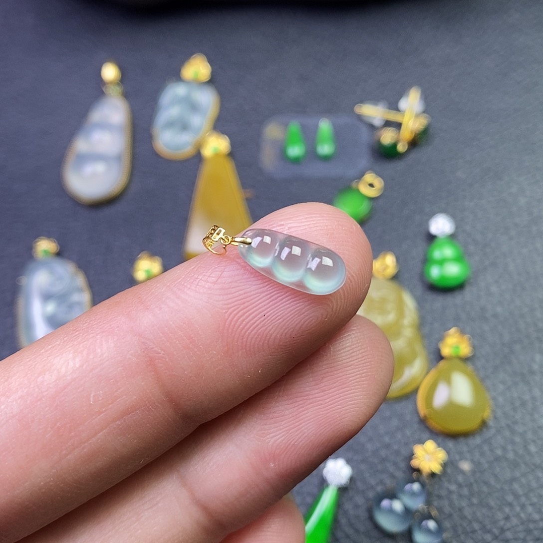 吊坠(不含链)18K金镶嵌翡翠