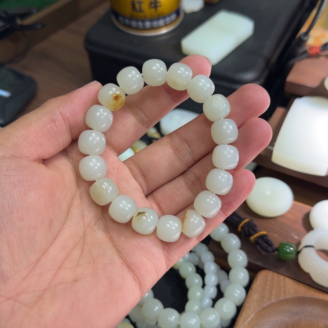 嘿****和田玉未镶嵌手链