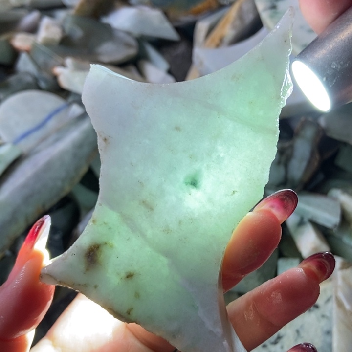 翡翠颈饰未镶嵌天然翡翠