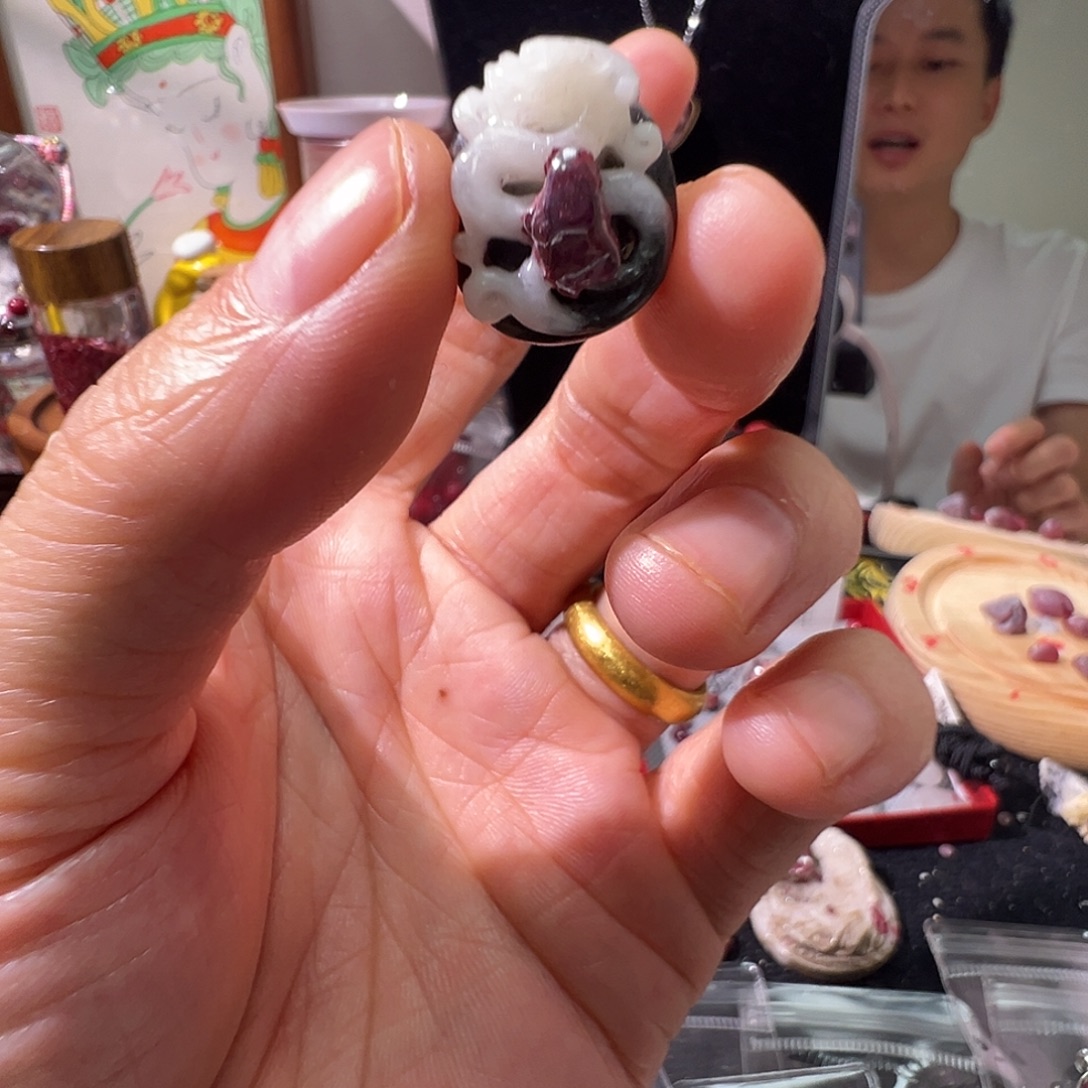 天然辰砂龙牌雕刻