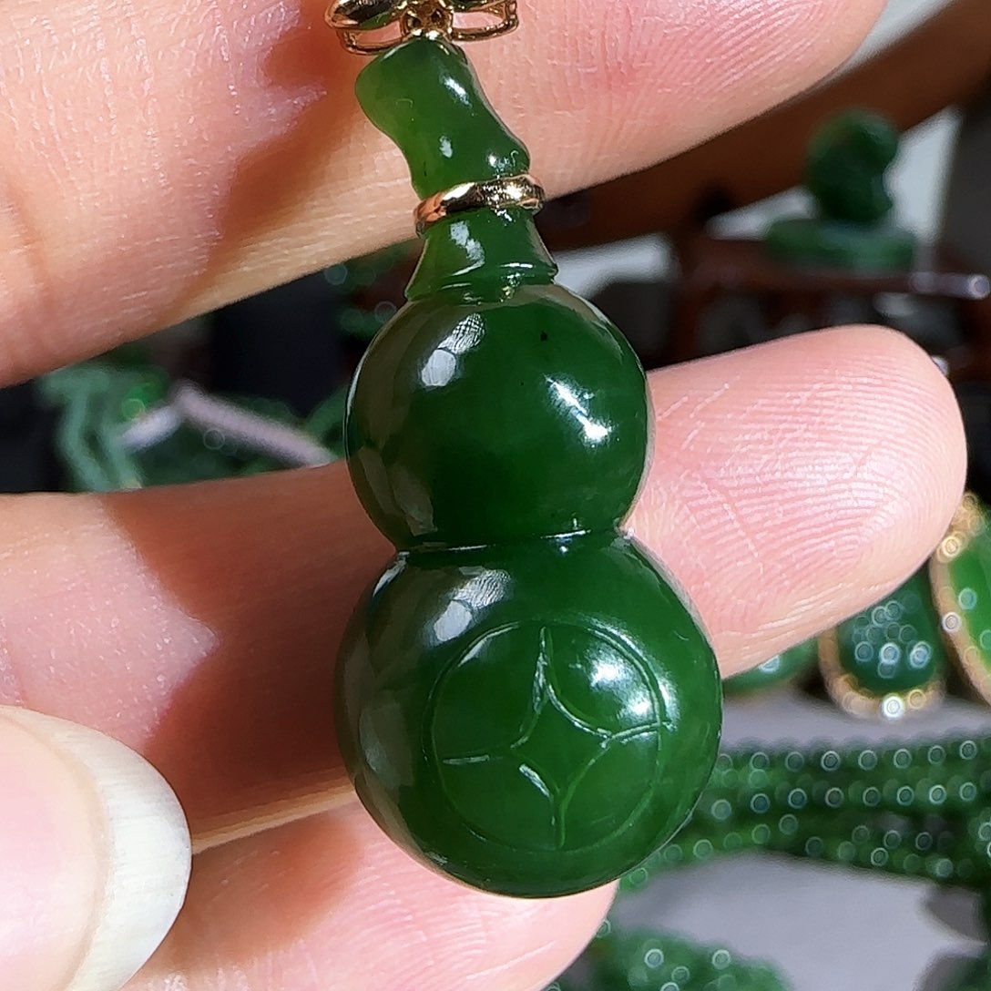 和田玉（碧玉）颈饰18K金镶嵌