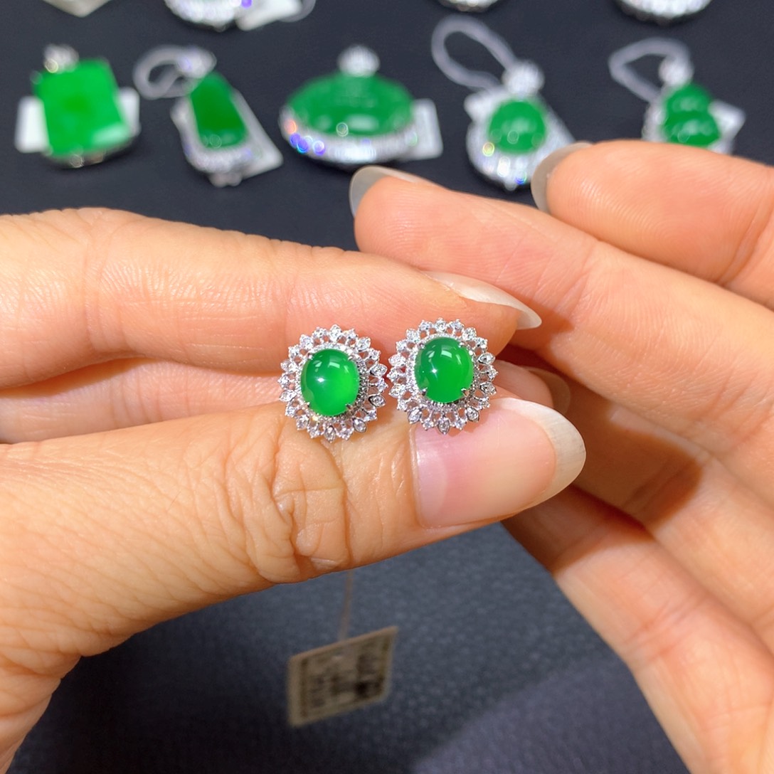 翡翠18K金镶嵌耳饰翡翠