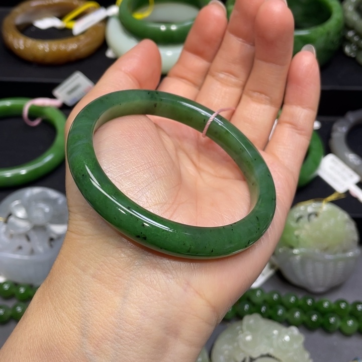 和田玉手镯55圈口 编号32未镶嵌