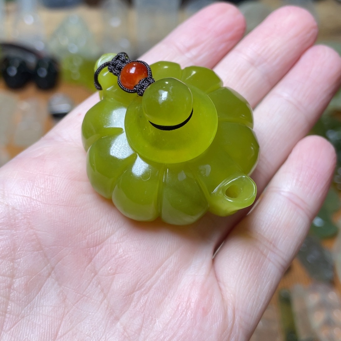 蛇纹石玉手把件未镶嵌