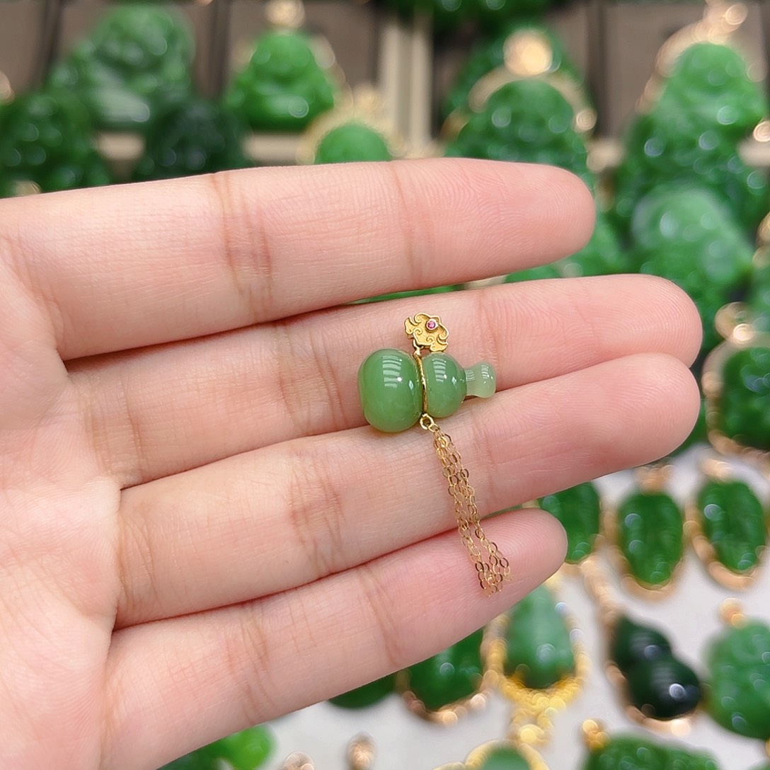 和田玉（碧玉）颈饰18K金镶嵌