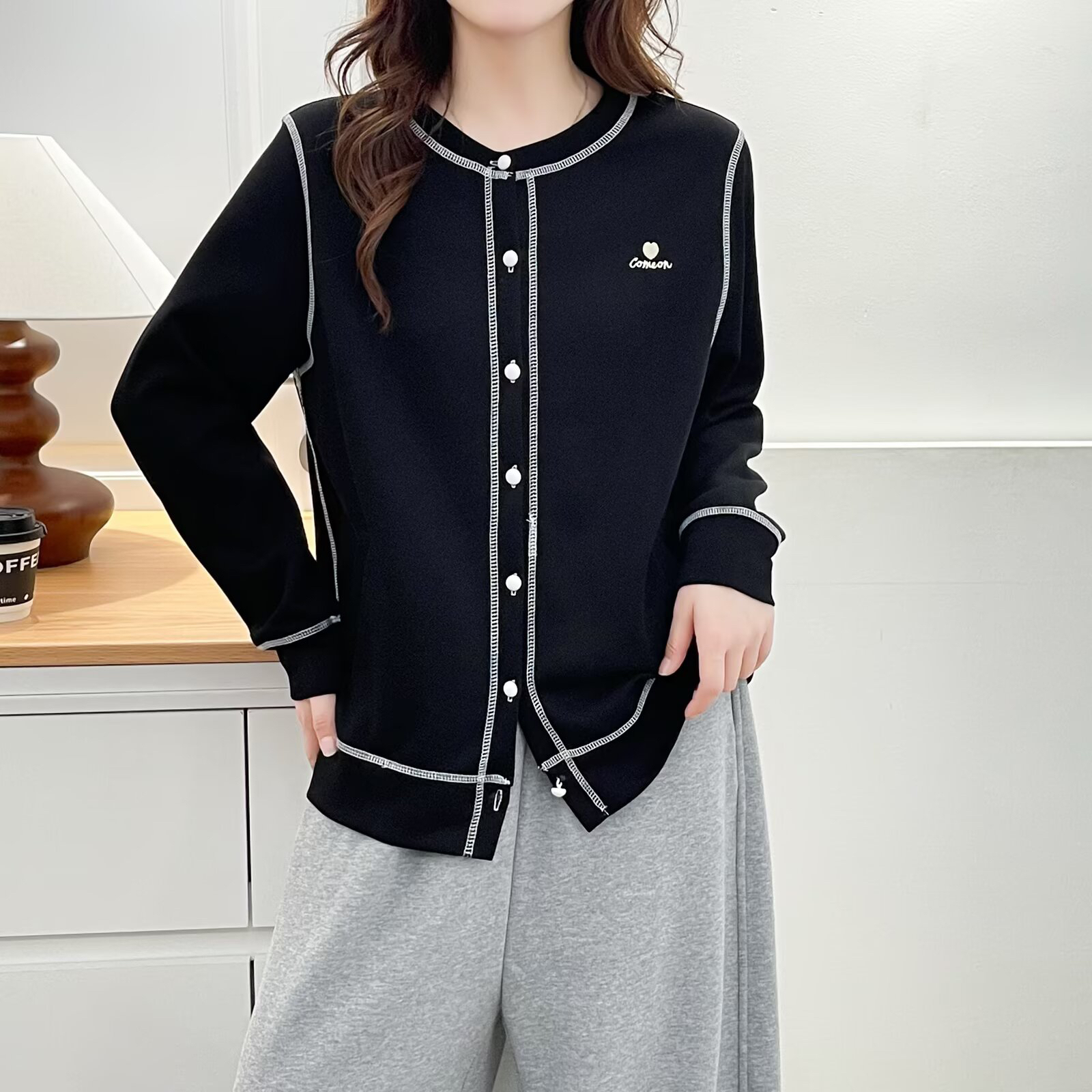 直下摆常规款单排扣女春季好看外套黑色春秋小香风长袖上衣圆领