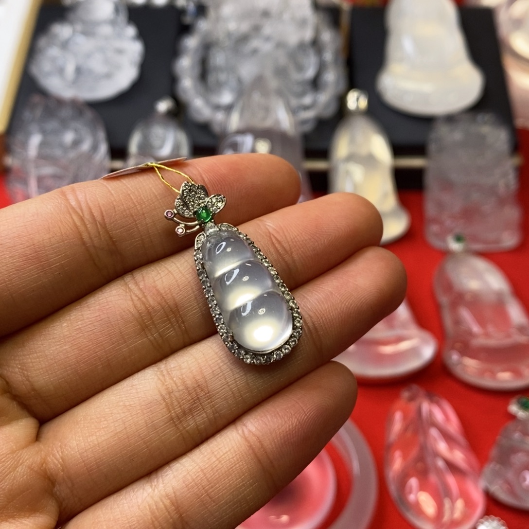 Y***y石英质玉银S925镶嵌吊坠