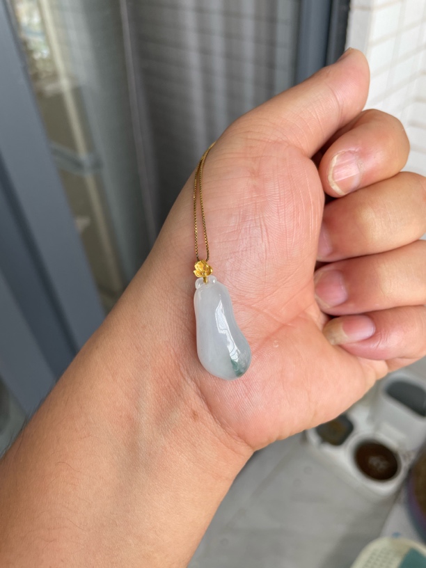 天然缅甸A货翡翠18金镶嵌冰种飘花福瓜