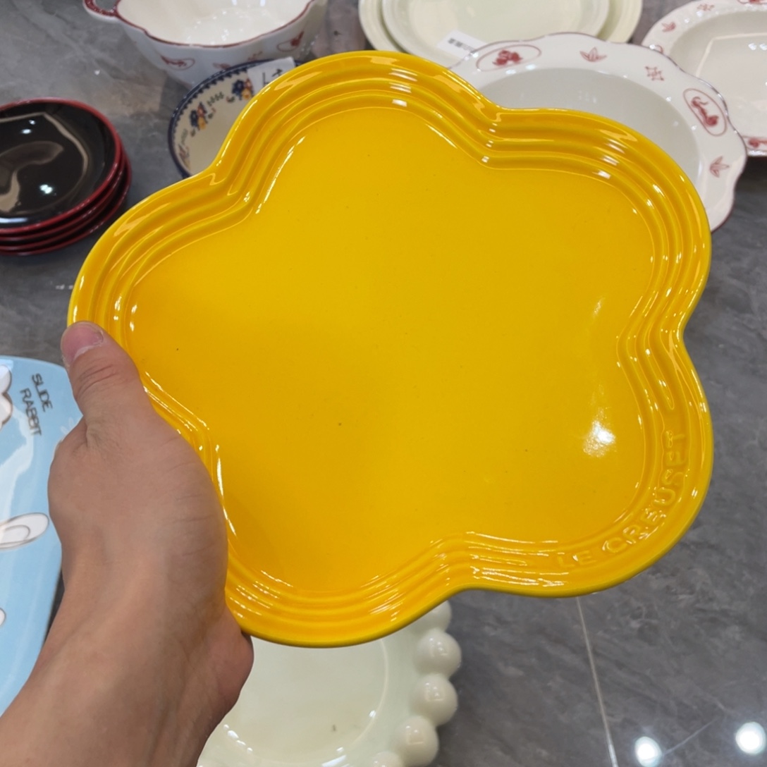 陶瓷微瑕餐具介意勿拍，满18飞！