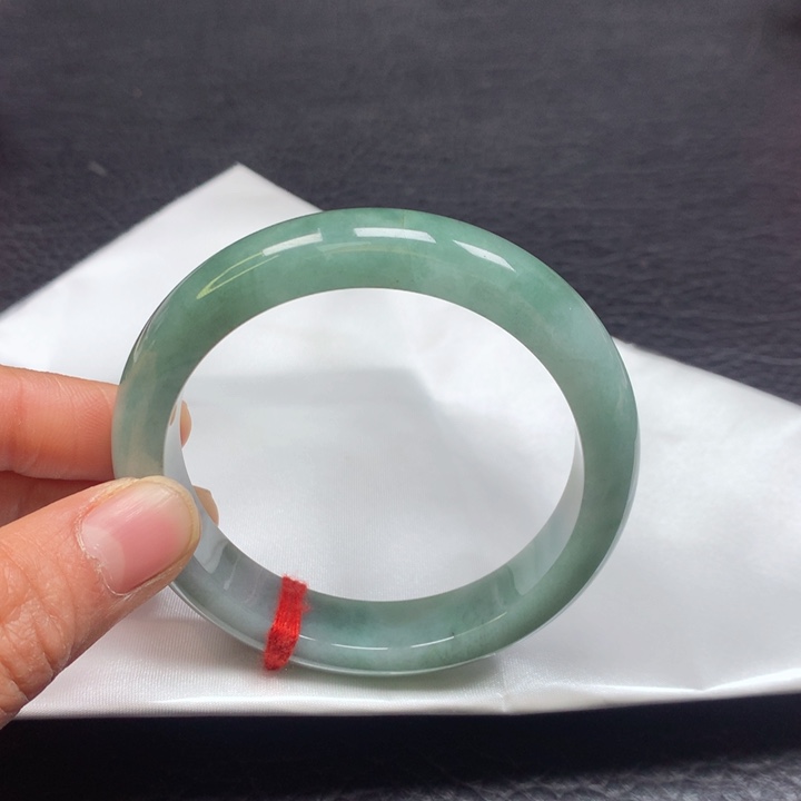 翡翠手镯未镶嵌郑****家55圈