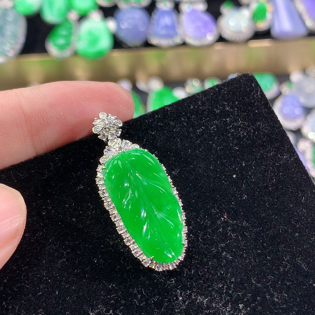 翡翠18K金镶嵌颈饰