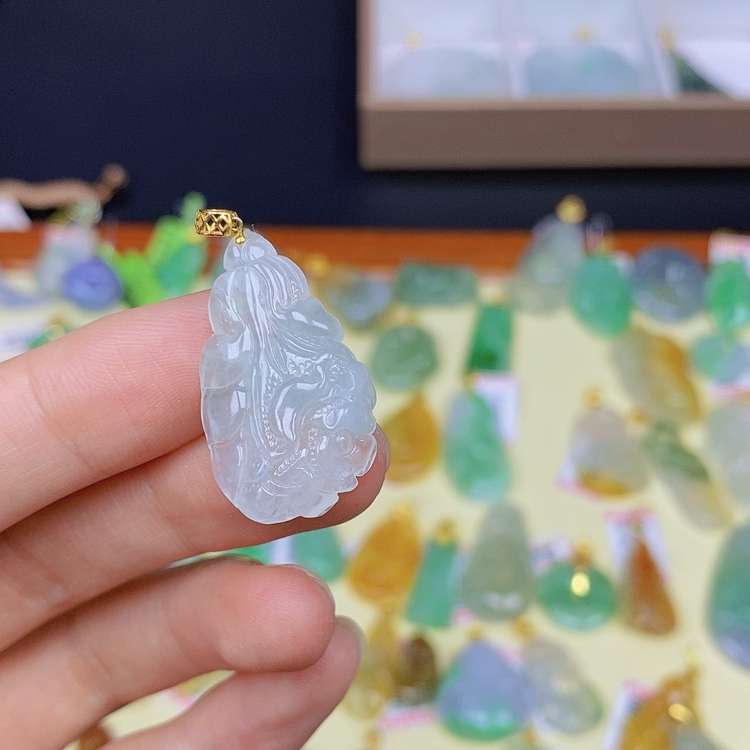 翡翠颈饰18K金镶嵌翡翠