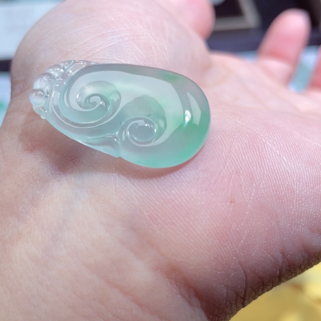 颈饰未镶嵌翡翠如意