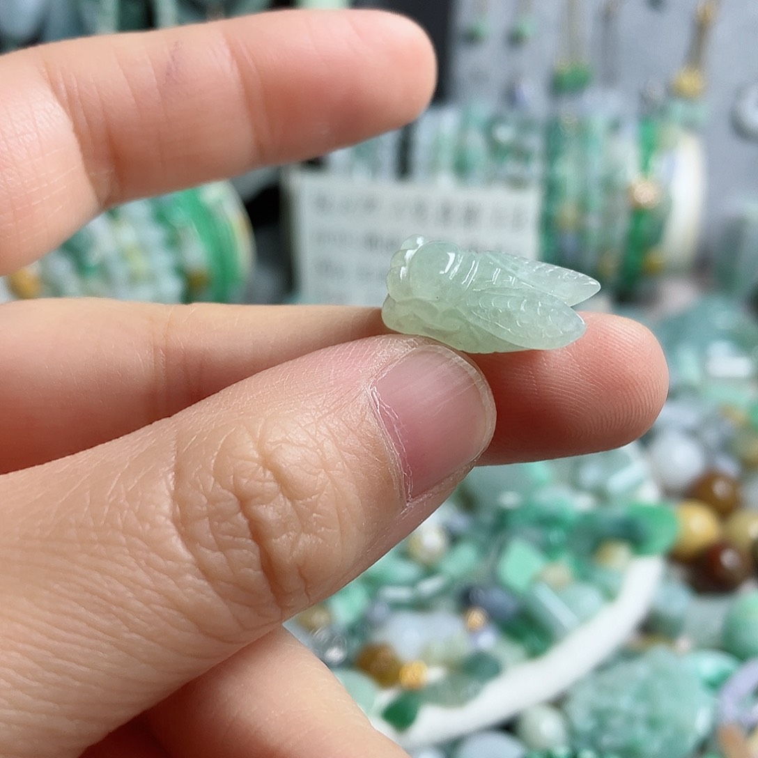 翡翠颈饰未镶嵌蝉