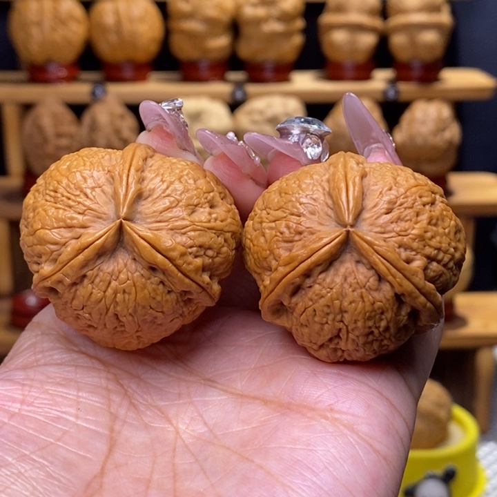 张***强文玩核桃把件金牛三棱6号40尺精品