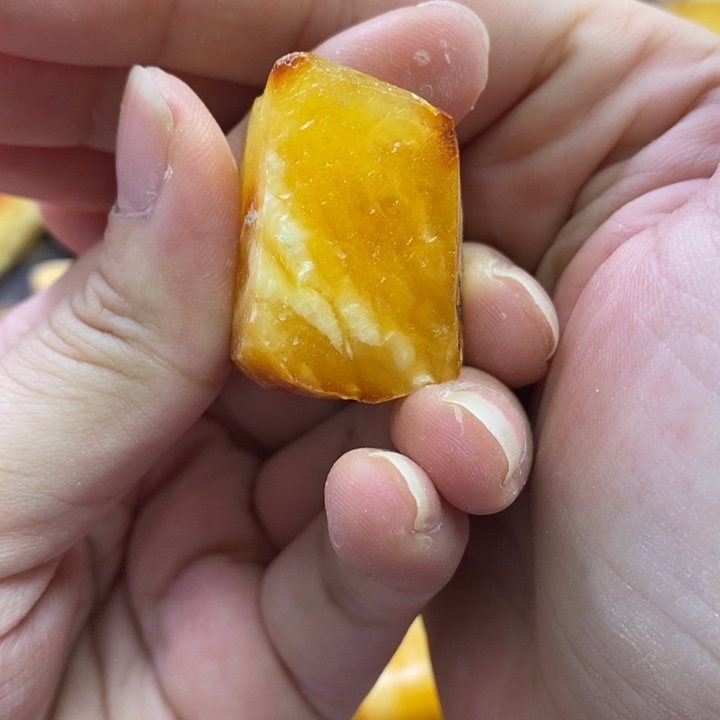定制琥珀未镶嵌蜜蜡