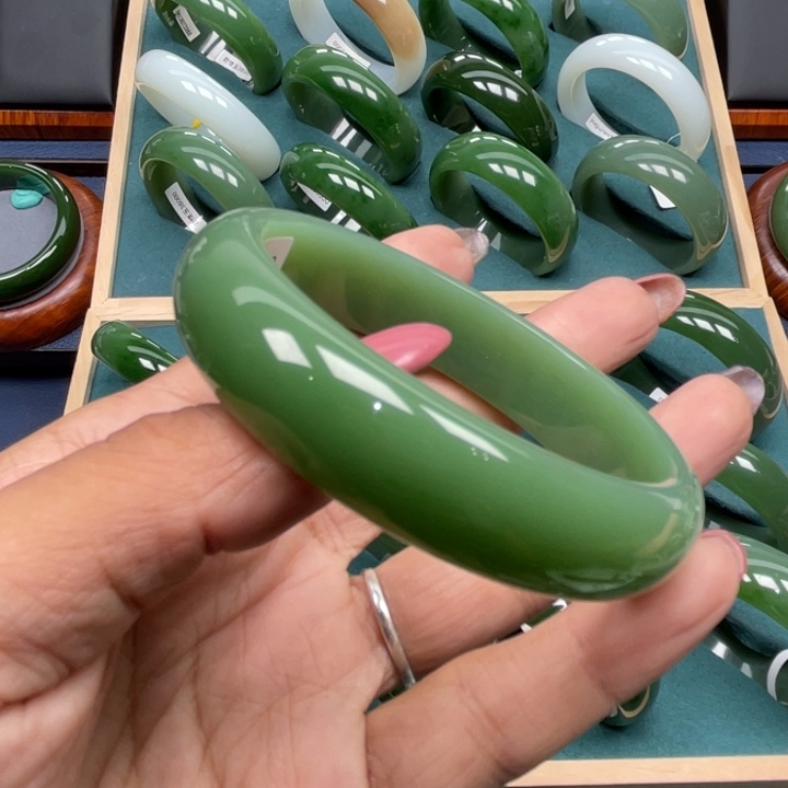 未镶嵌手镯和田玉（碧玉）