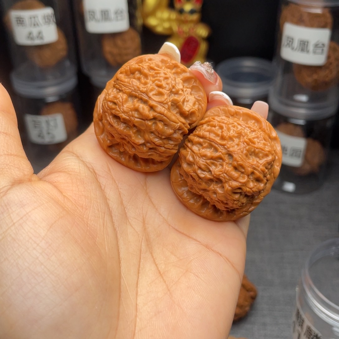 文玩核桃把件血麒麟