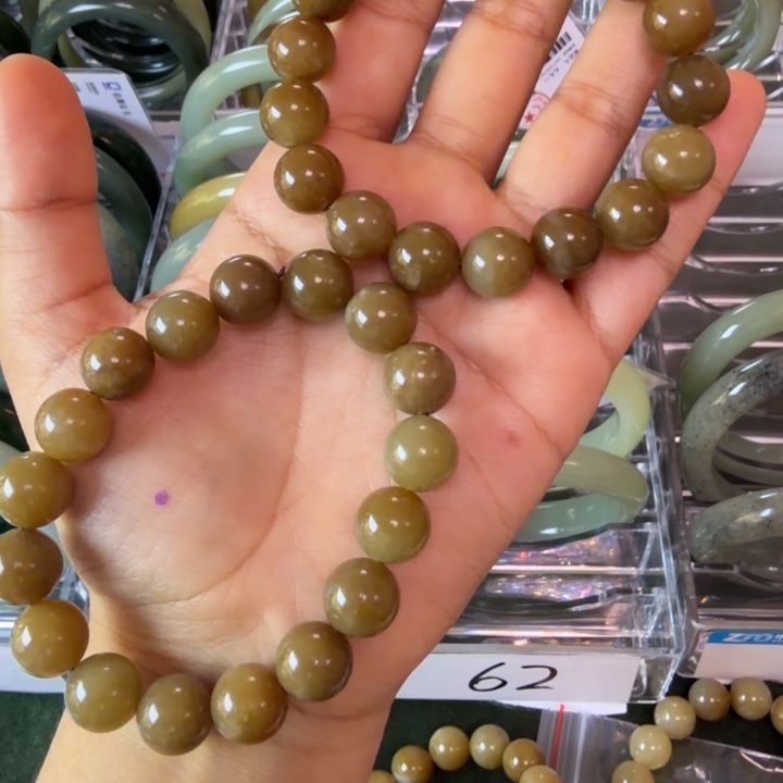 吃***觉和田玉（糖玉）未镶嵌手镯