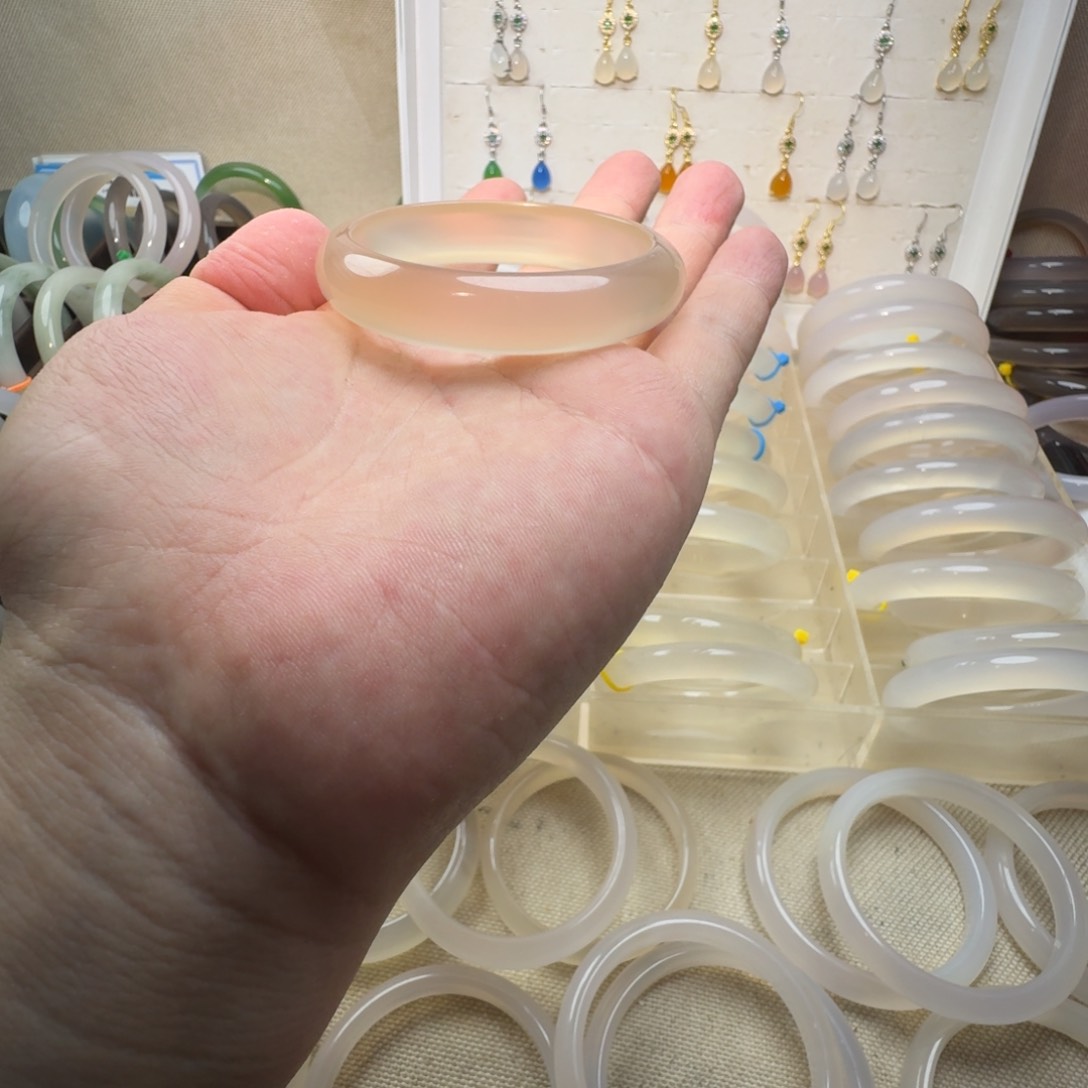 玛瑙/玉髓手镯未镶嵌雷***O