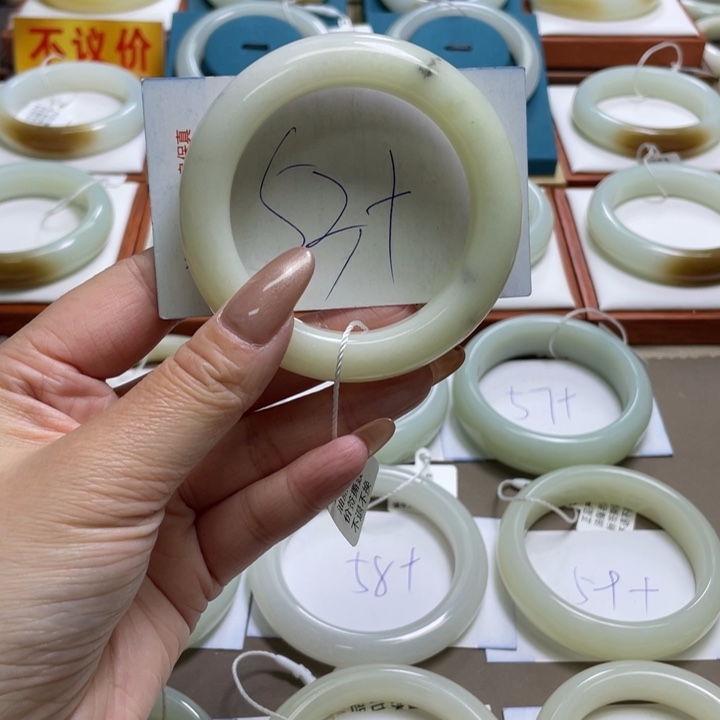 和田玉手镯未镶嵌