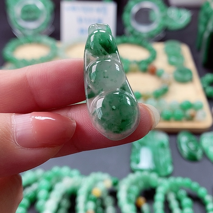 石英质玉吊坠(不含链)合金