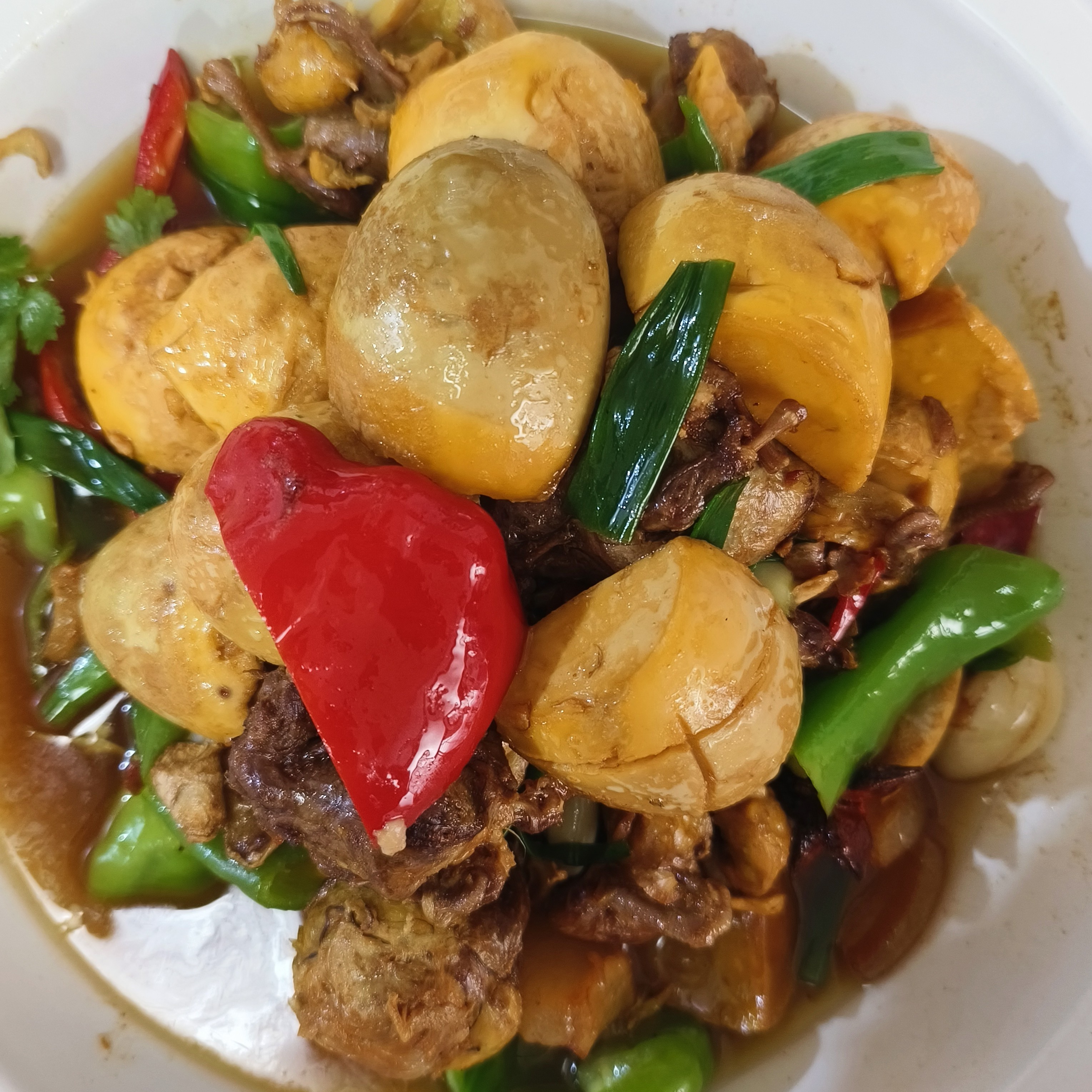 红烧毛蛋腊肉 农家毛蛋腊肉毛鸡毛蛋私房菜