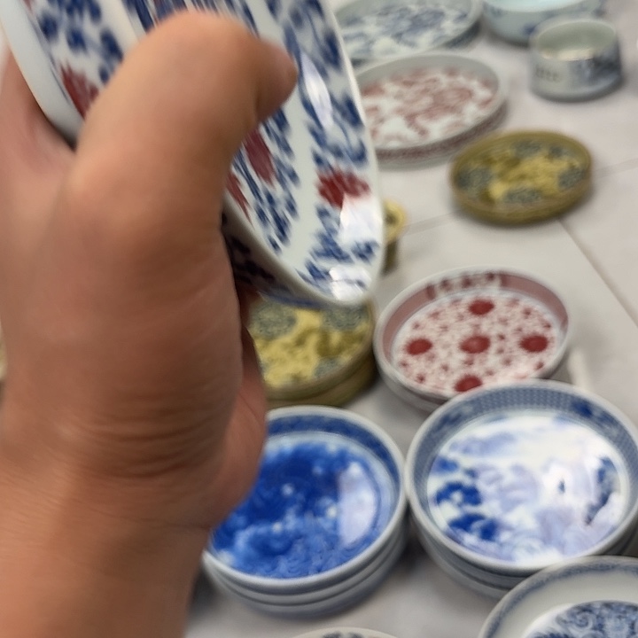 瓷片釉里红缠枝莲大胡乘景德镇