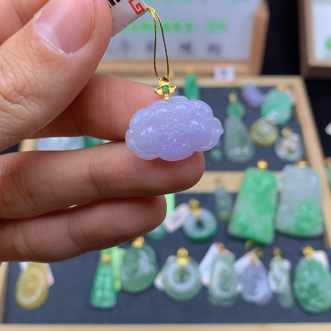 翡翠颈饰18K金镶嵌翡翠