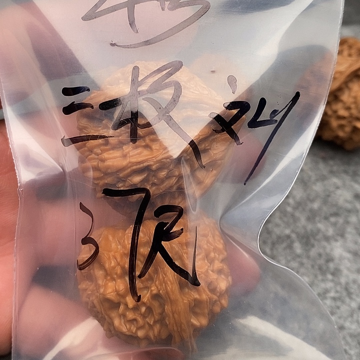 文玩核桃把件三棱
