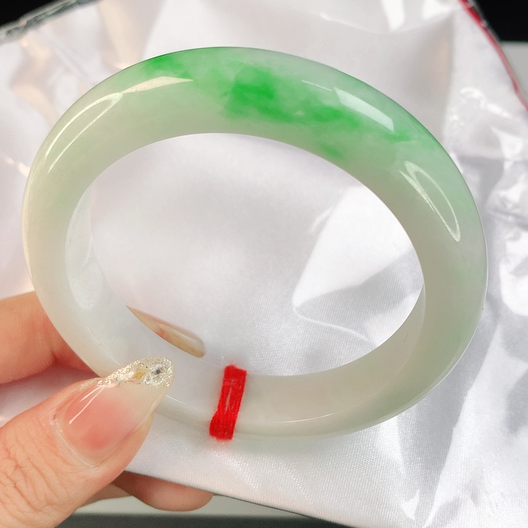 翡翠手镯未镶嵌55.5圈口