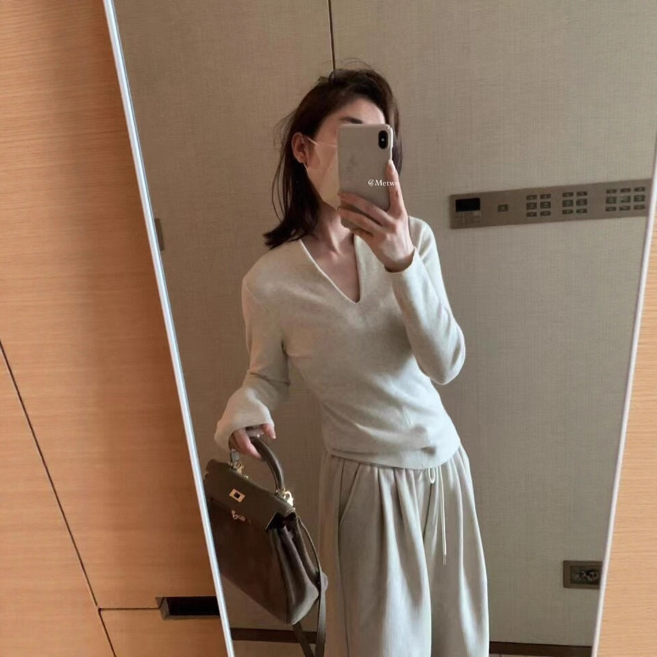 Hers一勺甜秋冬韩系简约风百搭修身显瘦正肩V领长袖打底衫女2245