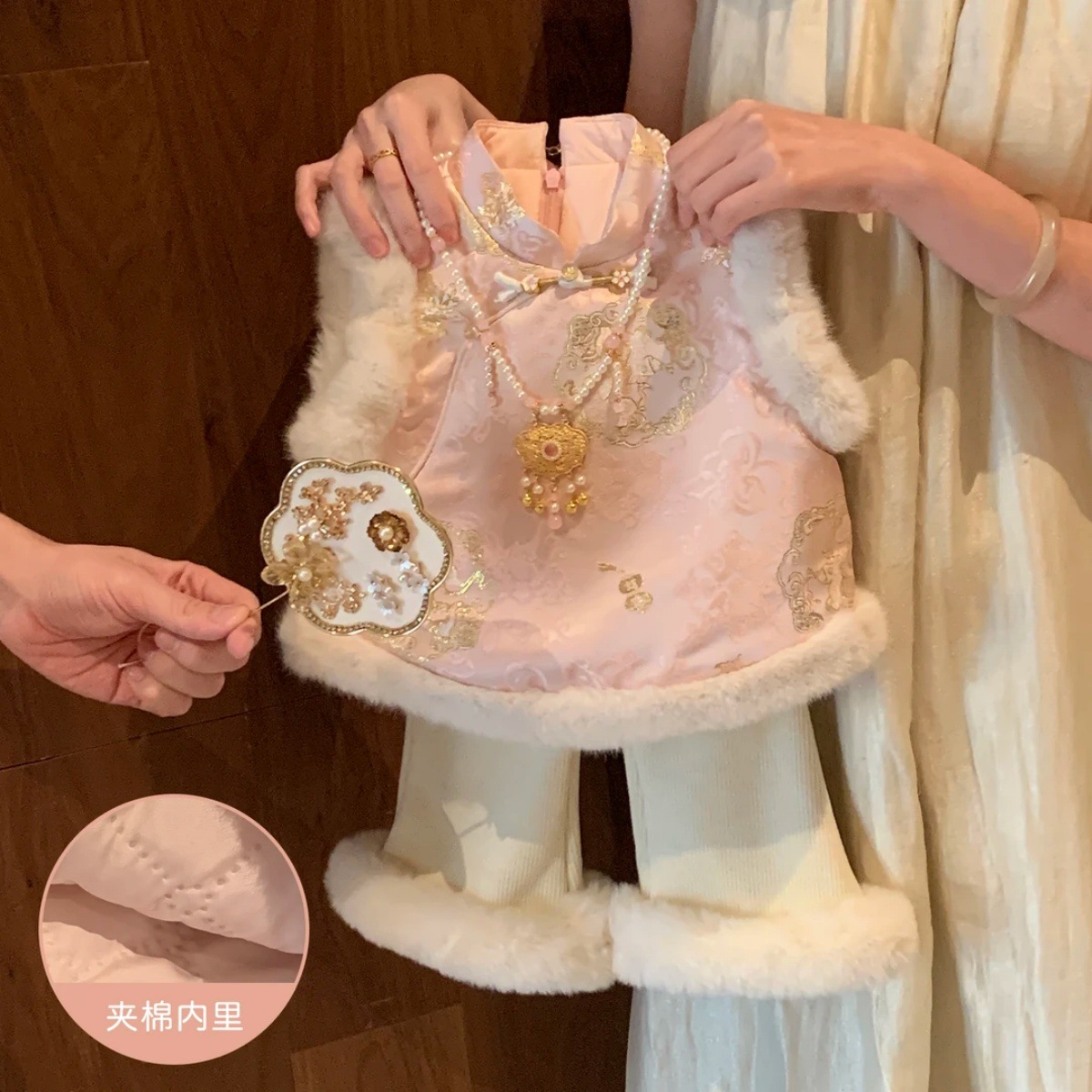 女童新中式新年风刺绣连衣裙秋冬加绒加厚新款毛领拜年潮服公主裙