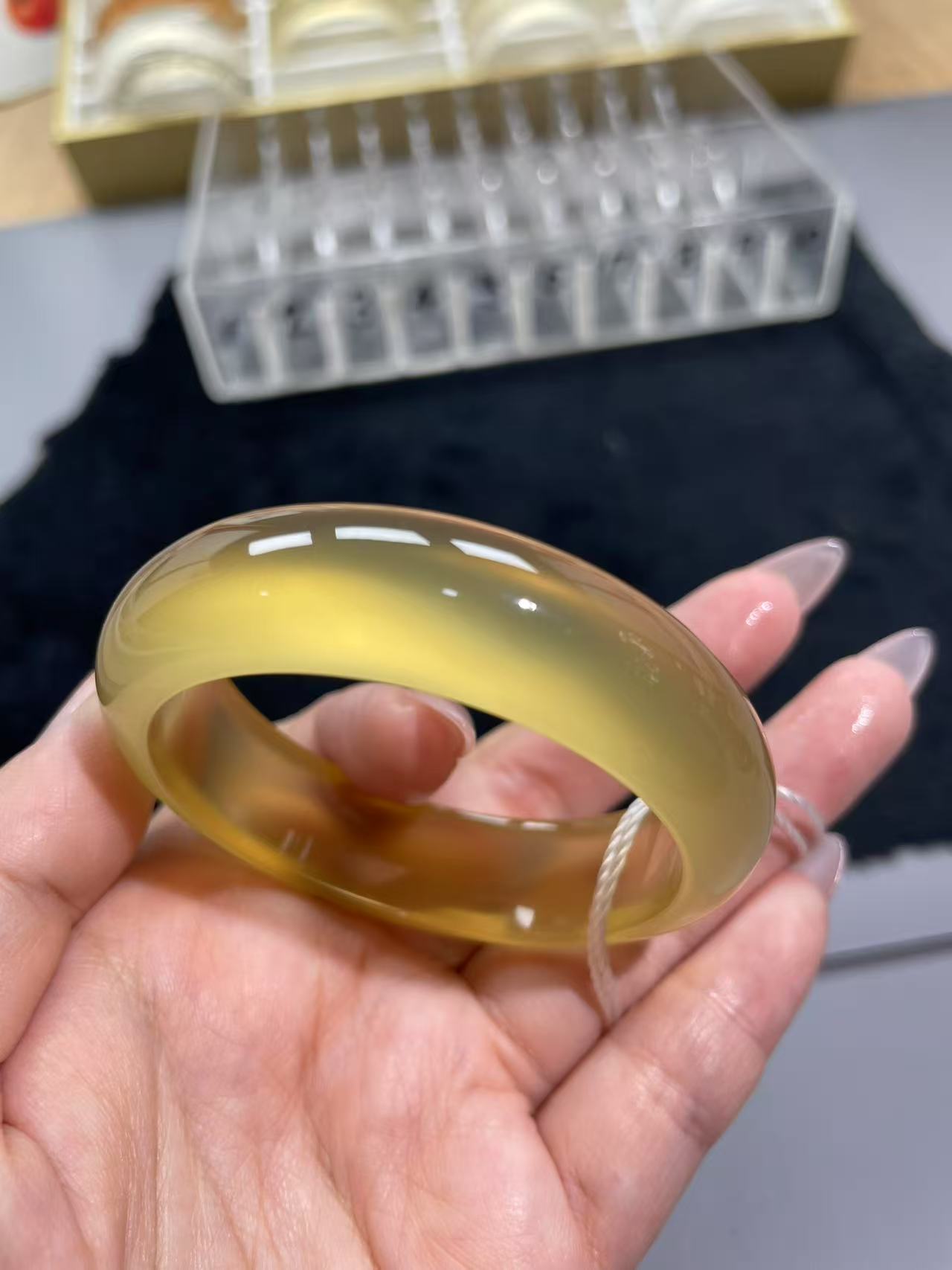 天然玛瑙冰透手镯香槟色玛瑙多样款式可选