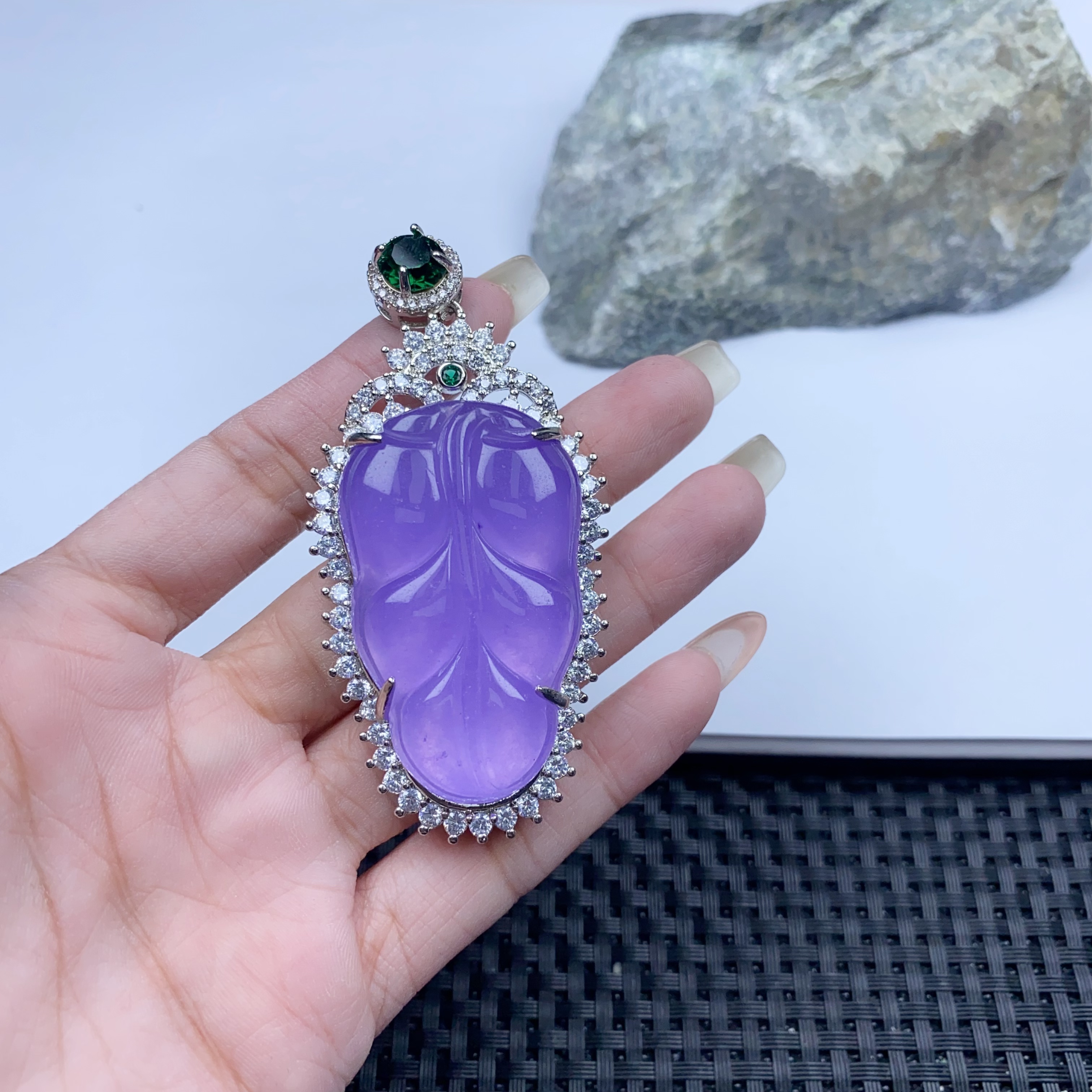 z457紫镶嵌大叶子气质精美吊坠