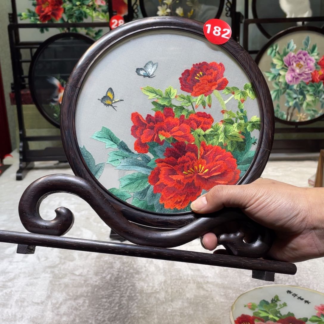 刺绣非遗传承摆件