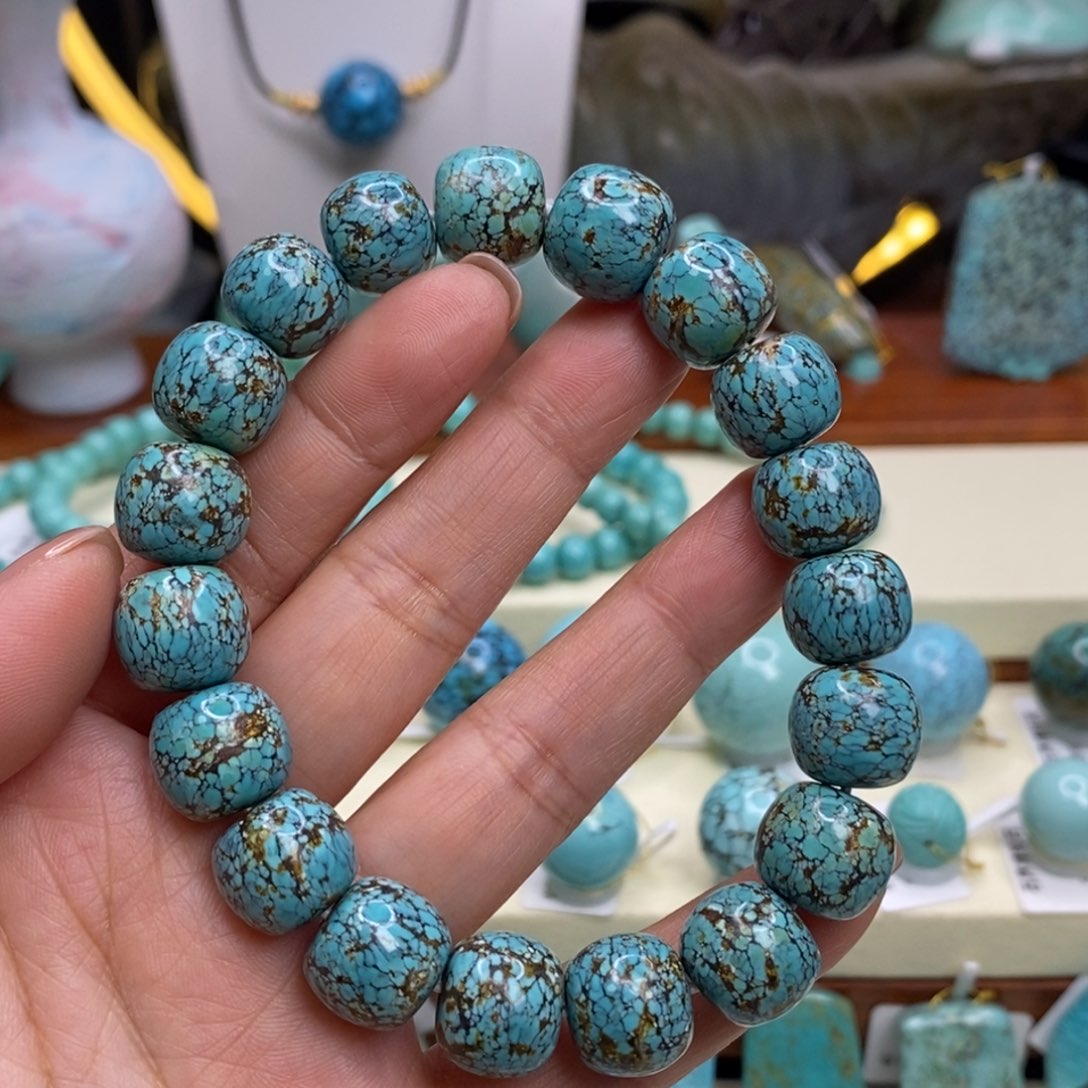 绿松石未镶嵌珠宝奇石