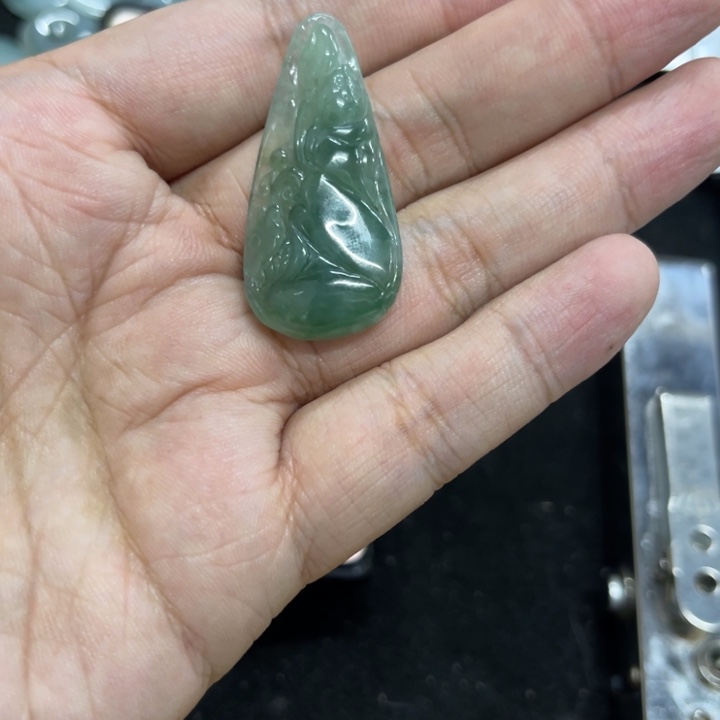 定制翡翠未镶嵌信****轻直发