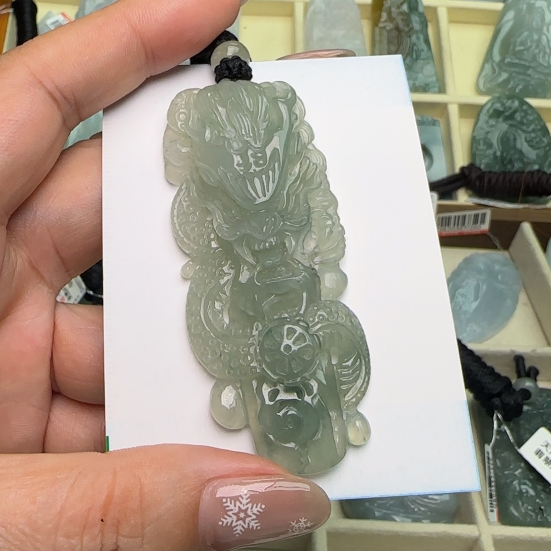 翡翠未镶嵌颈饰  