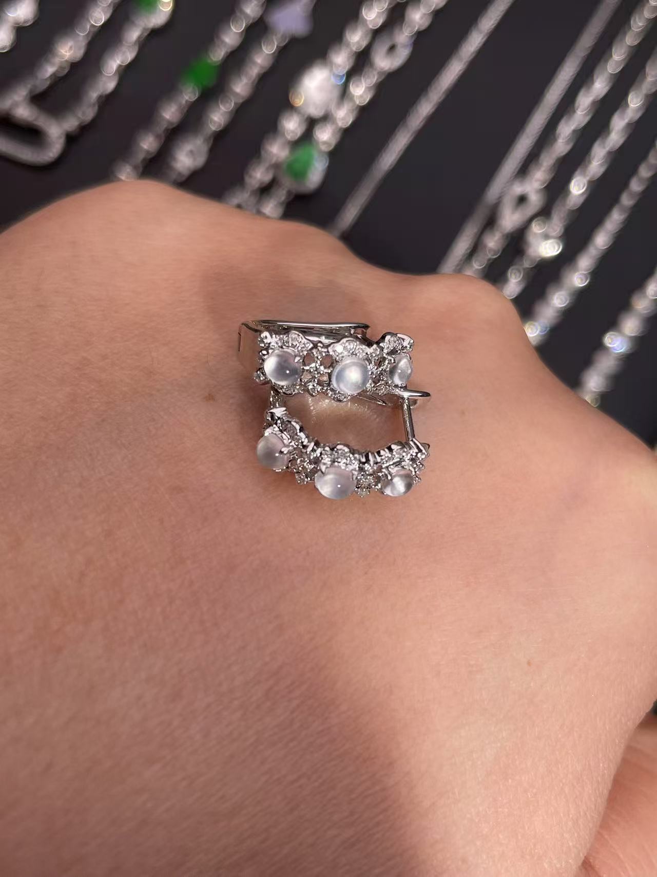 点石家-多颗天然缅料翡翠18k金镶嵌白蛋耳饰精致时尚耳扣素款