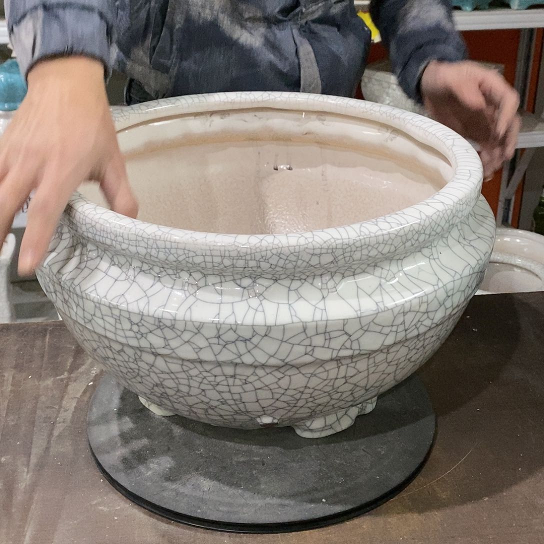 花盆花盆里放满鲜花