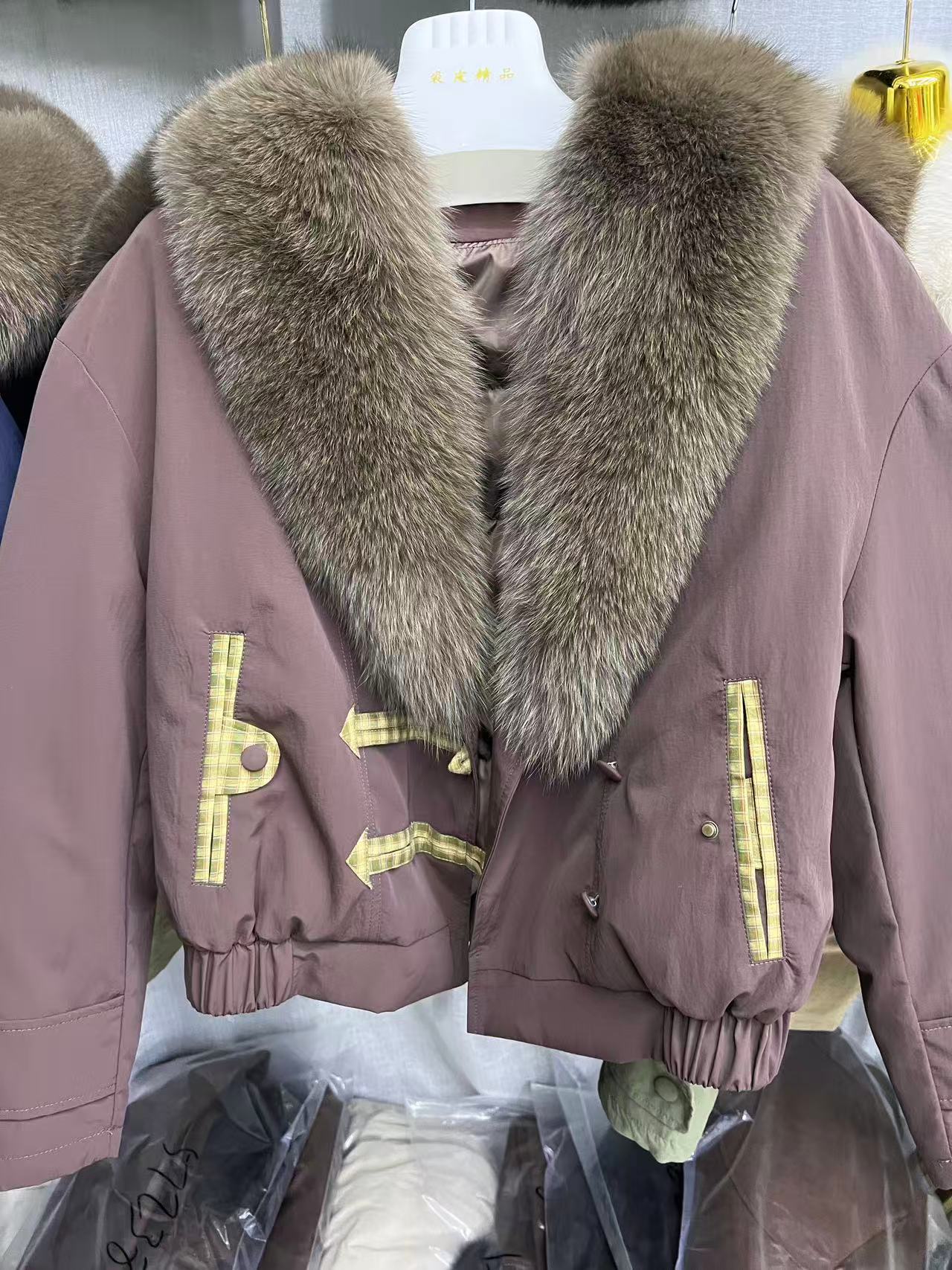 25款秋冬休闲短款狐狐毛领可拆卸女士外套