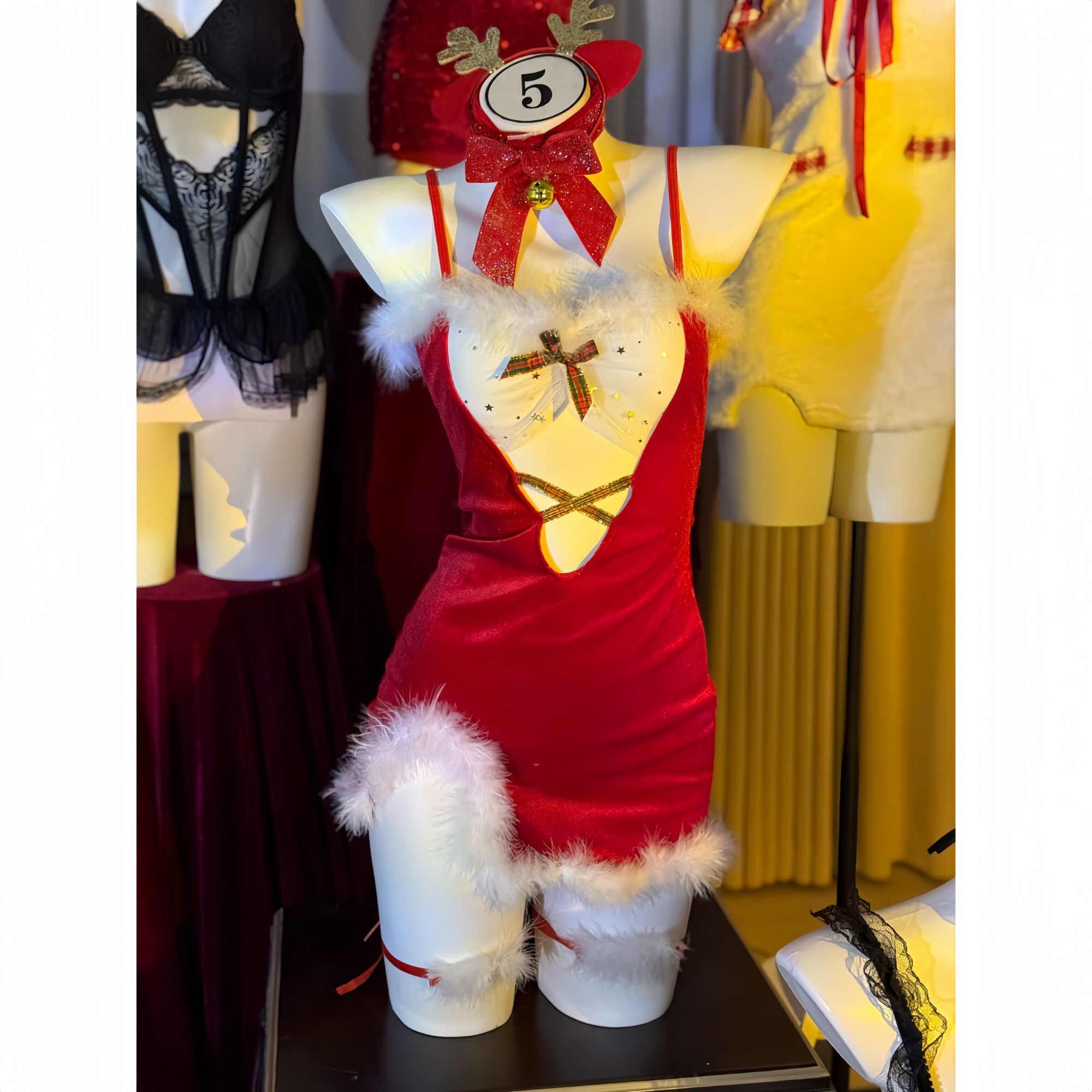 刘掰掰【小鹿乱撞】2024新款女神跨年性感高级套装纯欲包臀吊带裙