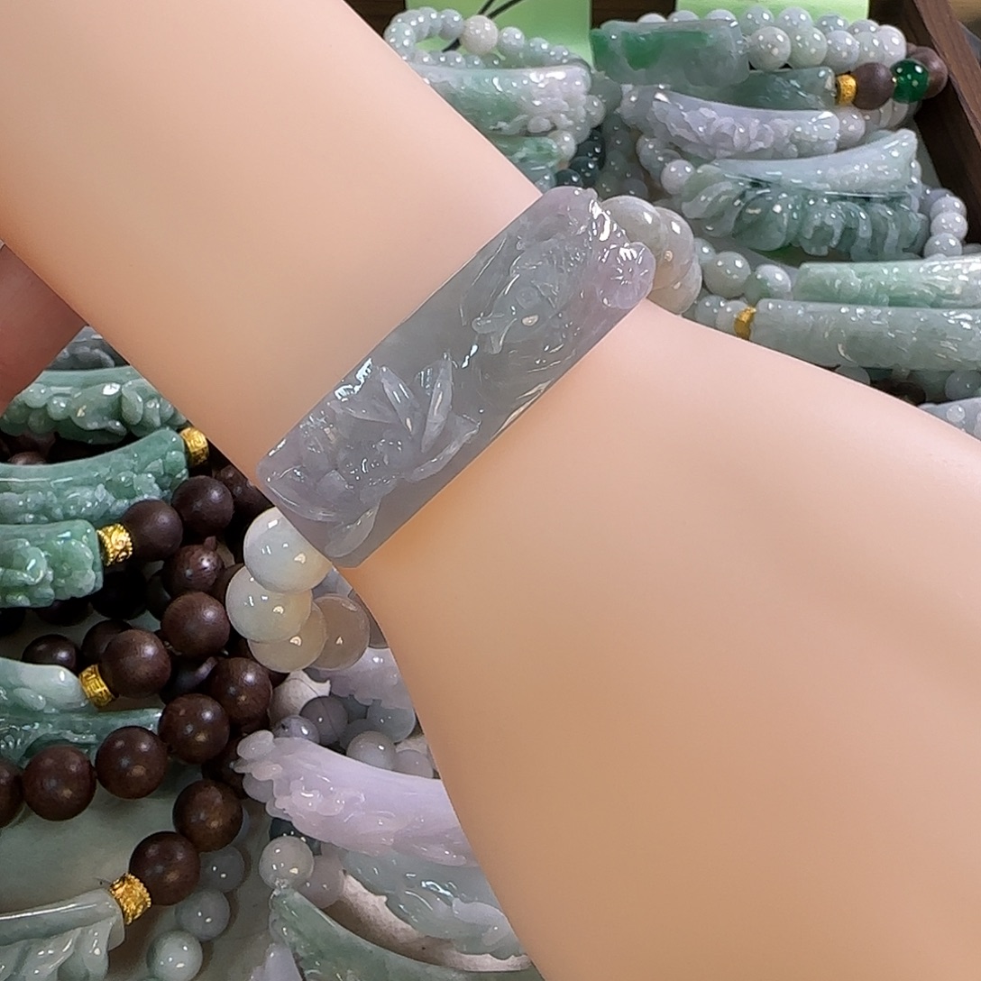 翡翠未镶嵌颈饰手牌